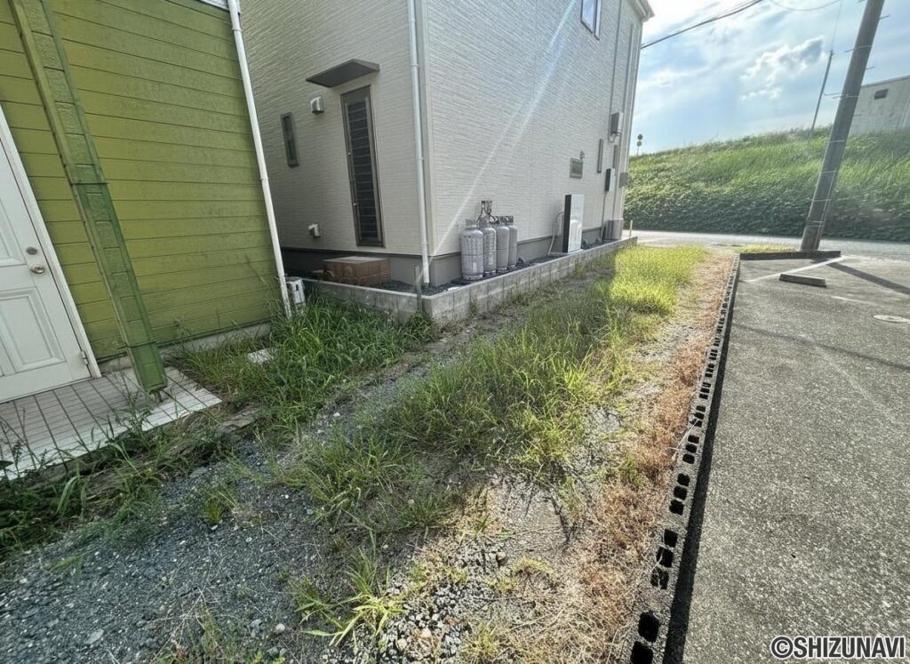 【駐車スペース】縦列2～3台駐車可能です。