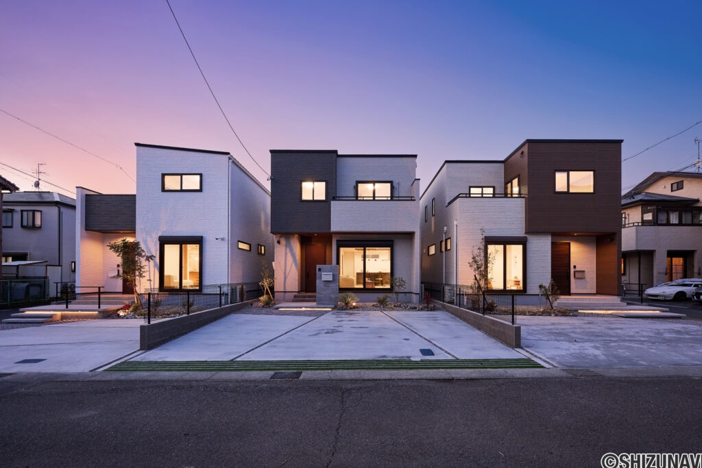 ～アルハウスがつくる街並み～ 一邸一邸すべてオリジナル。洗練された外観デザイン、オリジナルティ豊かなプランを兼ね備えた街並みの完成です。