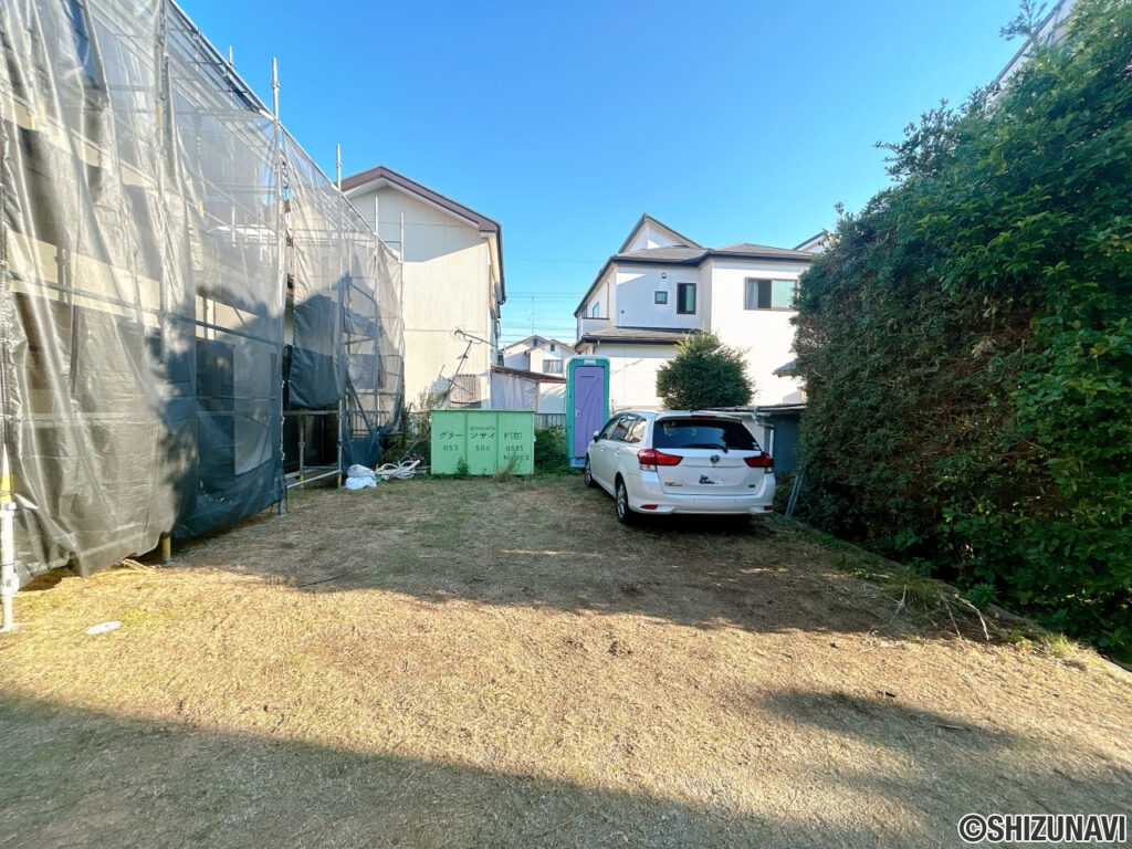 【リフォーム中/駐車スペース】塀・カーポート撤去、庭木撤去等のリフォームを行っていきます。