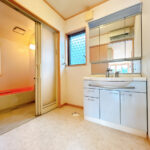 洗面所。クッションフロアの張替えを行いました。