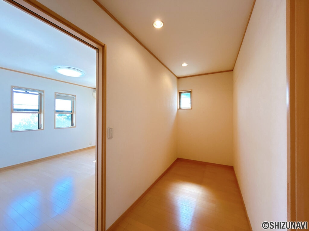 2階には踊り場がございます。