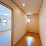 2階には踊り場がございます。