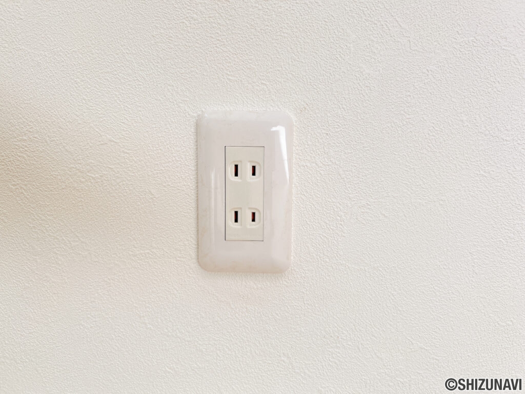 【リフォーム済み/設備】全居室にコンセントを設置しました。現状コンセントが足りない箇所には必要に応じて増設も行います。生活してみないと気付かない部分もカバーしています。