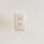 【リフォーム済み/設備】全居室にコンセントを設置しました。現状コンセントが足りない箇所には必要に応じて増設も行います。生活してみないと気付かない部分もカバーしています。