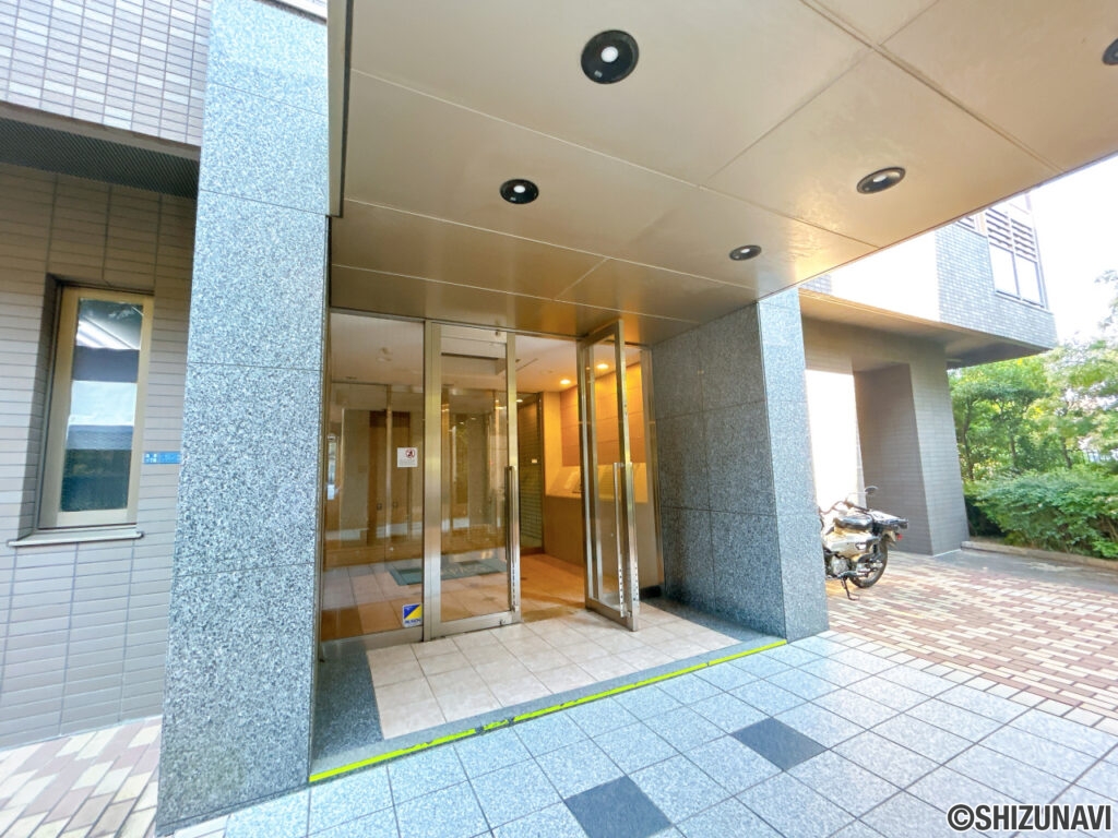 【エントランス】別角度です。