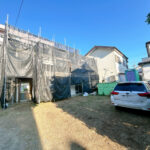 【リフォーム中/外観別角度】これから外壁塗装、屋根塗装、駐車場整備等のリフォームを行っていきます。