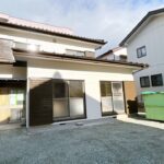 【リフォーム中/外観】外壁塗装、屋根塗装、駐車場整備等のリフォームを行いました。