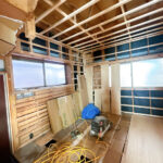 【リフォーム中/5帖洋室】耐震補強工事、フローリング張り、クロス張替え、照明交換等を行っていきます。