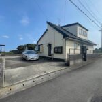 外観です。お車は3台駐車可能です