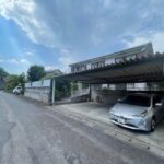 駐車場です。屋根付きです