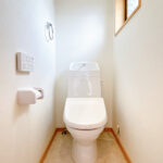 2階トイレ。新品に交換いたしました。