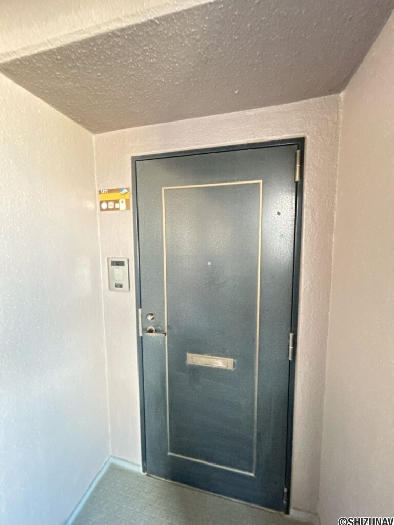 【リフォーム済み/玄関外観】鍵の交換を行いました。