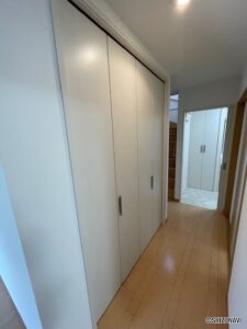 1階廊下にも収納があります