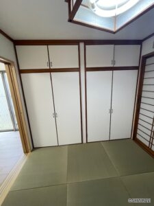 1階ダイニング横の和室収納です