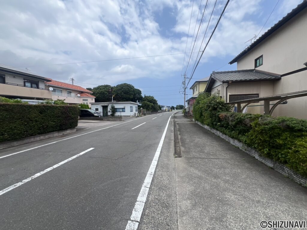東側道路