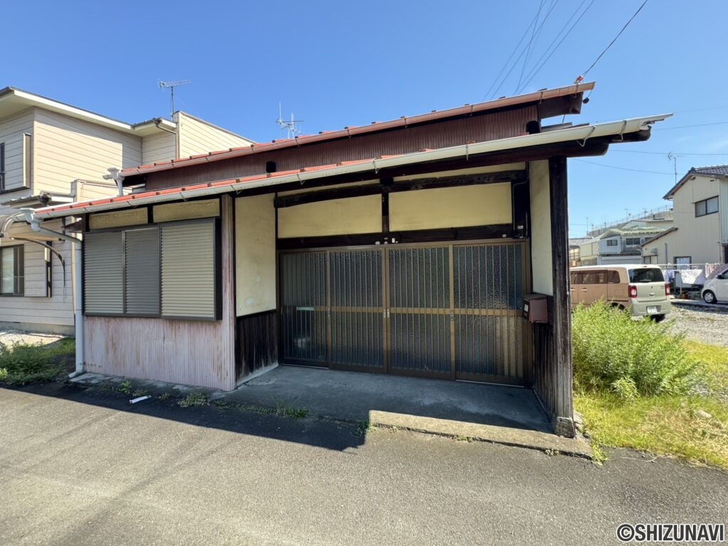 物件南側には建物が無いため、日当たりも良好です♪