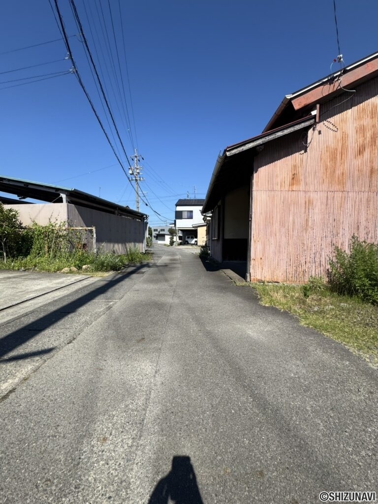 交通量も多くなく、お子様がいる方も安心です♪