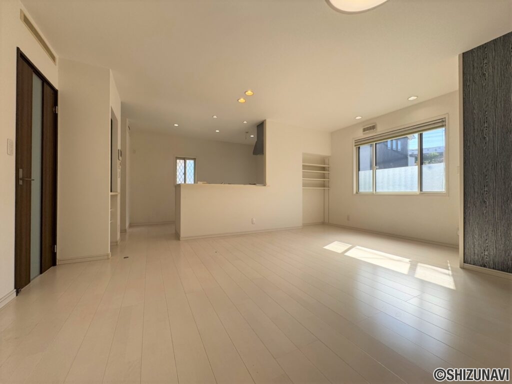 LDKは約15.5帖の使いやすい大きさ♪