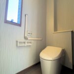 1階トイレは人気のタンクレスタイプです♪