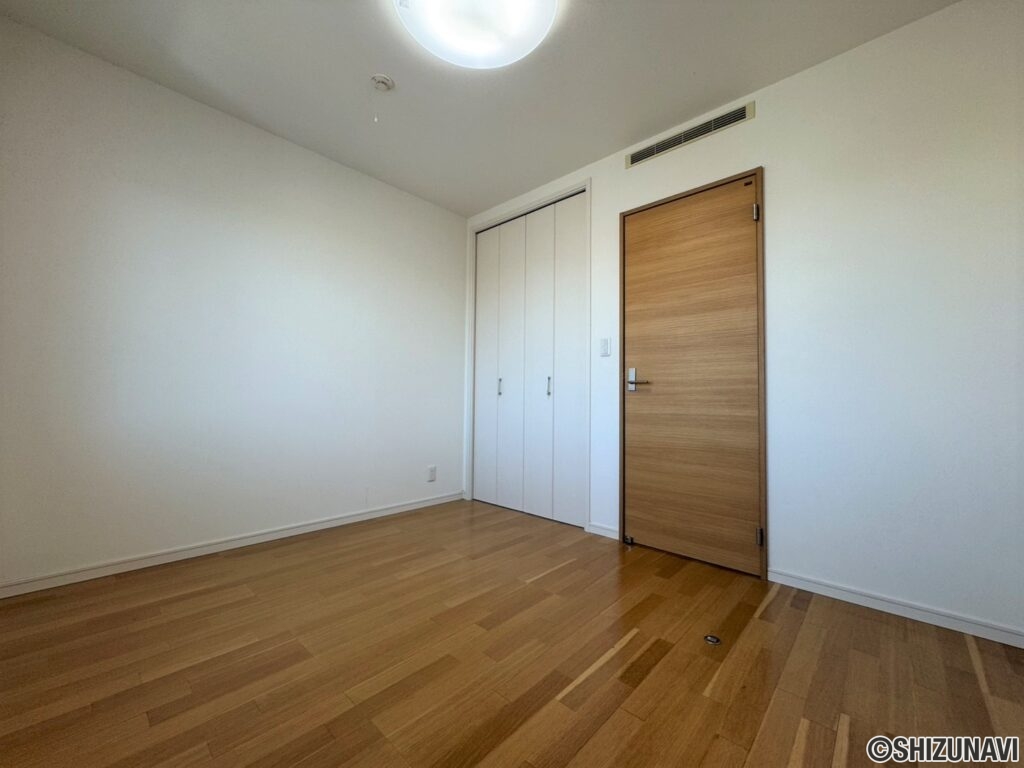 2階洋間（真ん中部分）