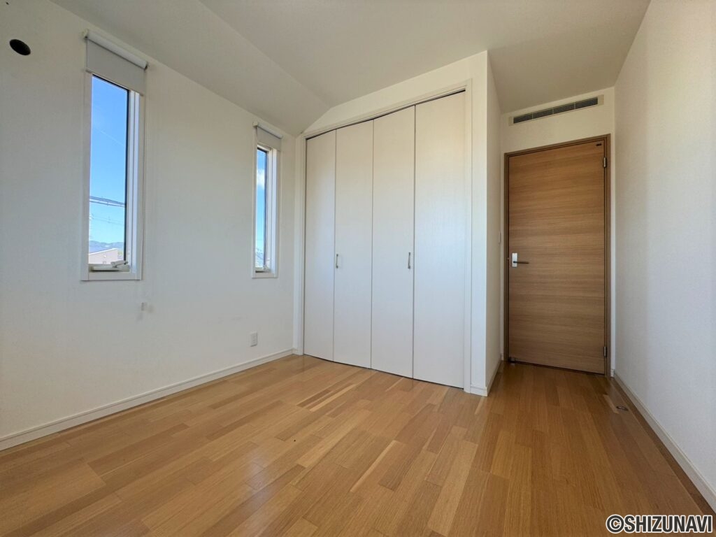 2階洋間（北側）