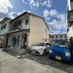 【リフォーム後/現地外観】小屋を解体して普通車1台、軽1台の合計2台分の駐車場を造成しました。
