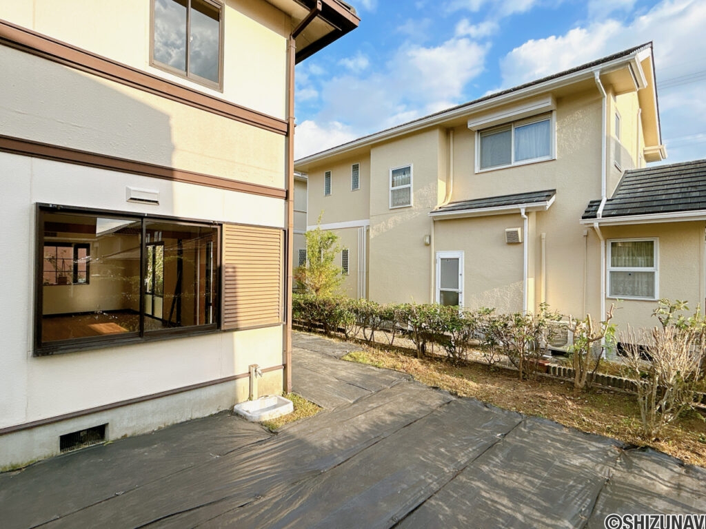 【リフォーム後／庭】防草シート敷きをしてお渡しいたします。