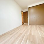 【リフォーム済み/約6.5帖洋室別角度】クローゼットつきで収納家具いらずなのが嬉しいですね。