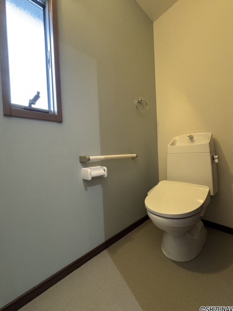 1階トイレも新品に交換済みです♪