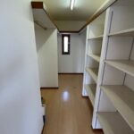 WICのような広さのあるクローゼットです