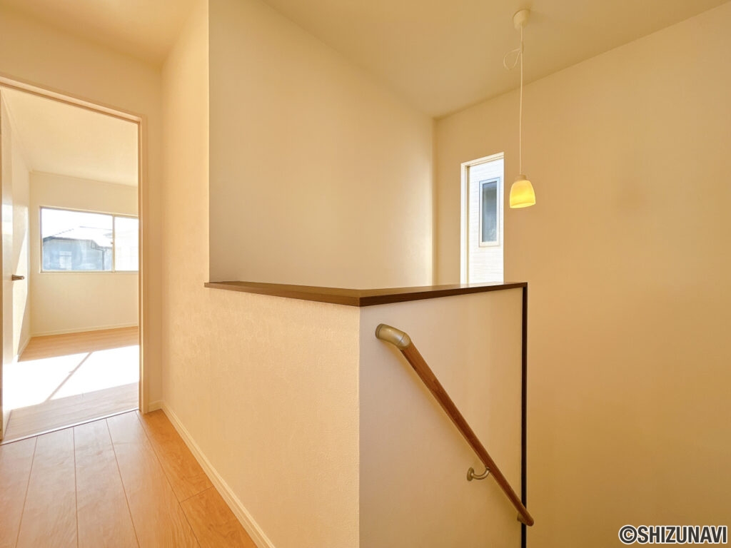 【リフォーム済み/2階廊下】別角度