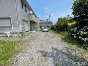 駐車場です ※庭木剪定前