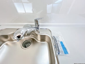 【キッチン/浄水器】キッチンは浄水器付きの水栓です。水道水に抵抗がある方も安心です。