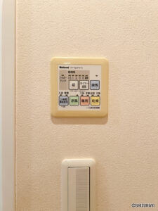【浴室乾燥機パネル】浴室乾燥機を使うことで湿気の除去、結露やカビの発生を抑えます。雨の日のお洗濯にも便利ですね。