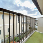 【2階ベランダ】南側に向かってベランダがございます。お洗濯物やお布団などが良く乾きそうですね。