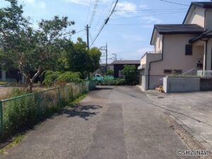 東側前面道路