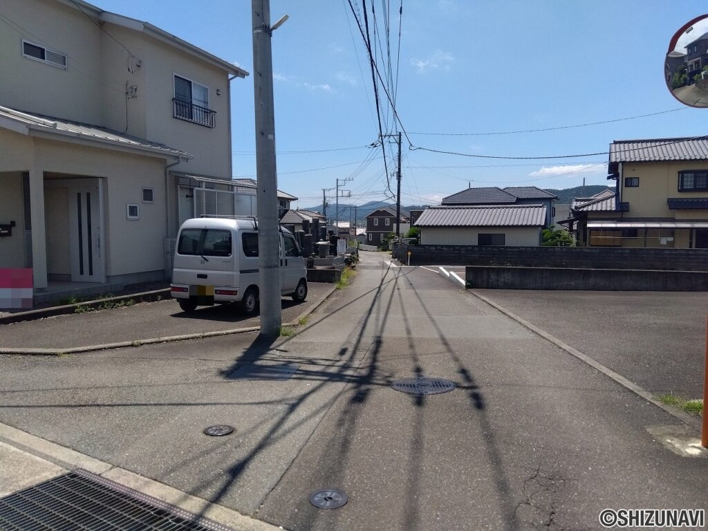 北西側道路
