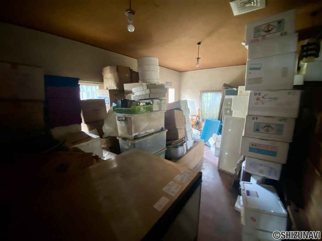 1階エントランス横の店舗部分