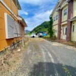 建物の前の通路です