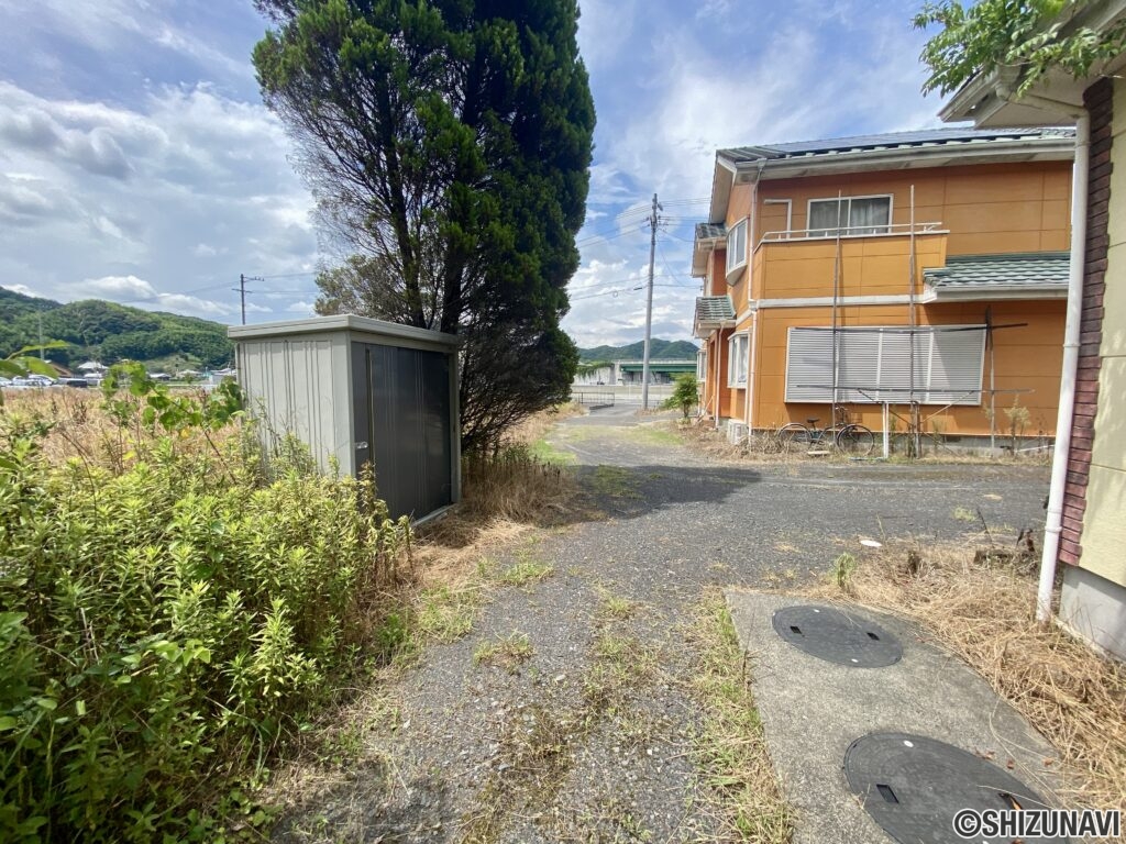 外の物置があります