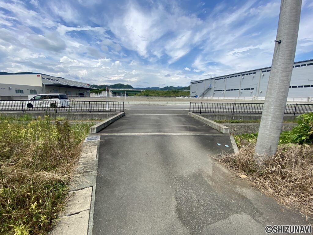 敷地の入り口です
