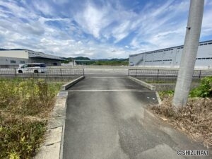 敷地の入り口です