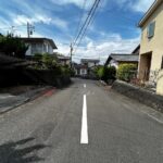 草薙外観前面道路