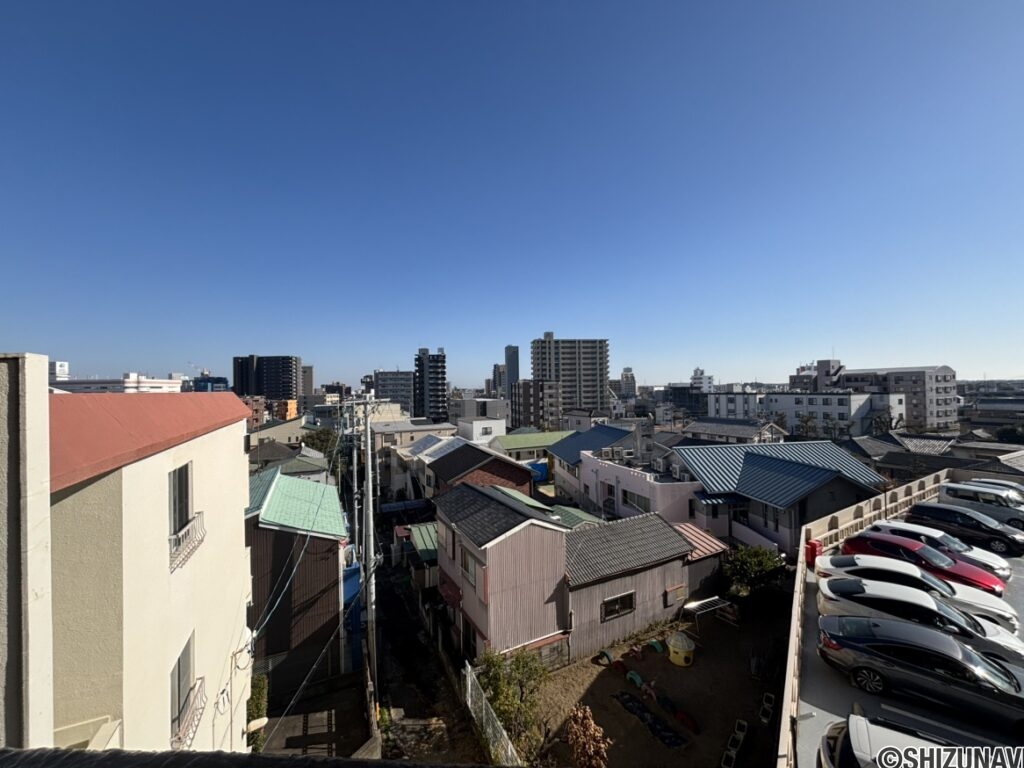 約5.5帖のバルコニーからの眺望です。