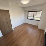 約5.7帖の洋室です。収納が付いています。