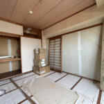 【リフォーム中/リビング横和室】南面の掃き出し窓から日差しが入り、明るく風通しの良い空間です。(10/16撮影)
