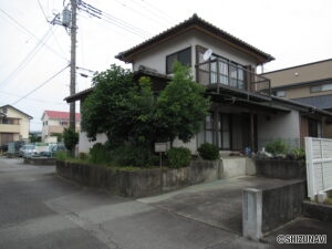 函南町塚本　古家付土地　公簿183.83平米（約55.6坪）　北西角地ですの物件画像