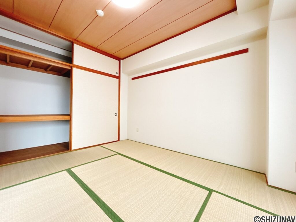 【リフォーム済み/和室】別角度。和室からもバルコニーに出ることができます。