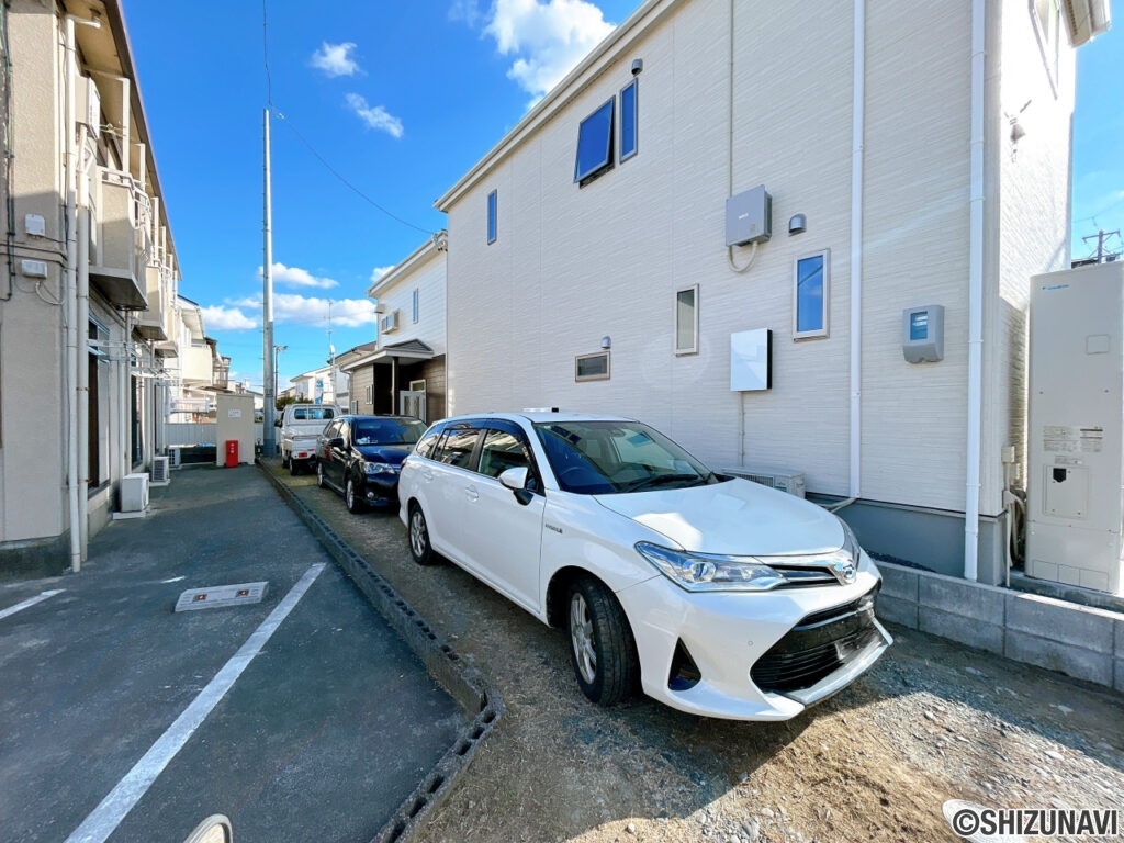 【駐車スペース】縦列2～3台駐車可能です。