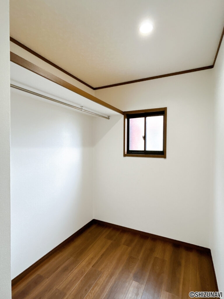 2階東側洋室ウォークインクローゼット